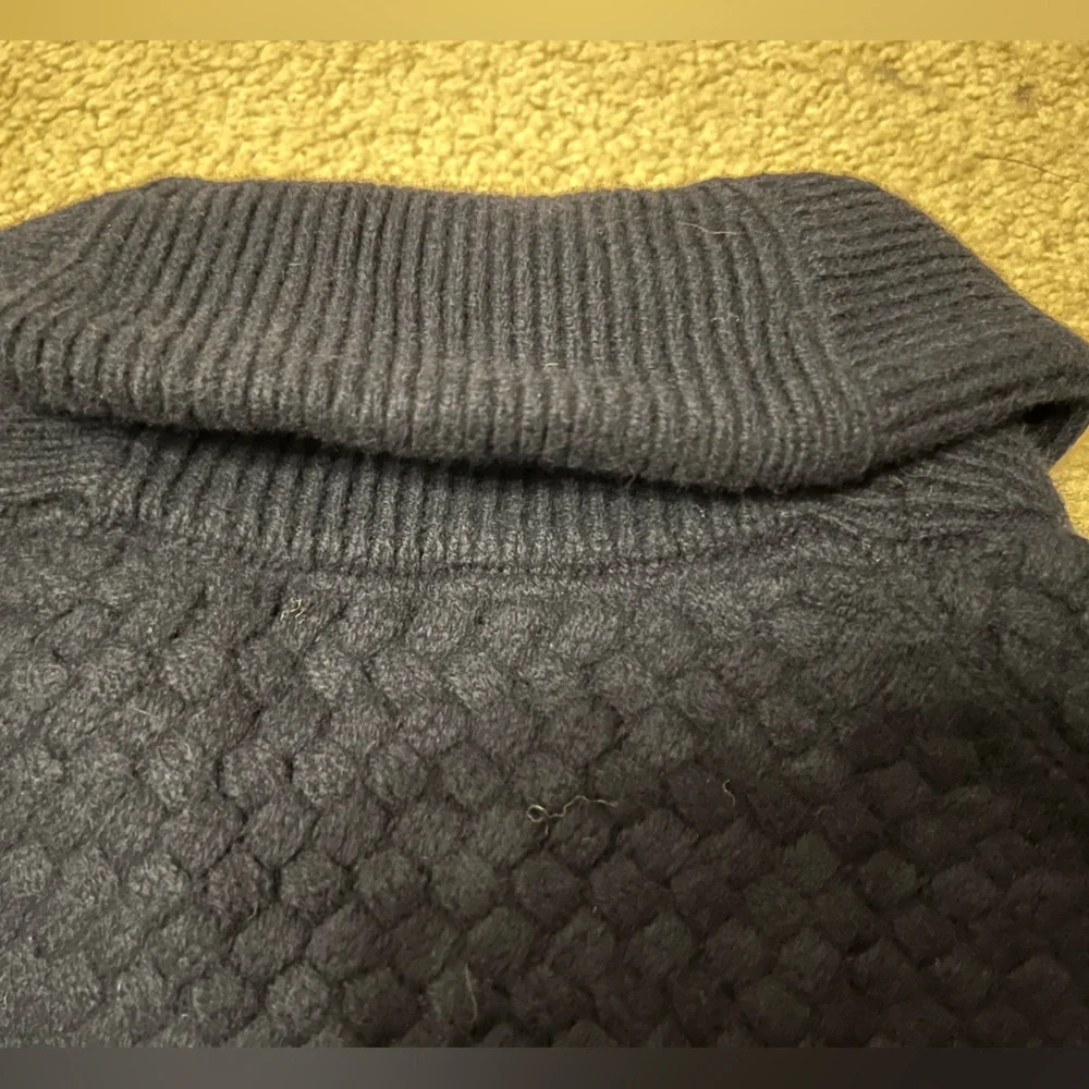 Banana Republic men’s size M navy merino sweater